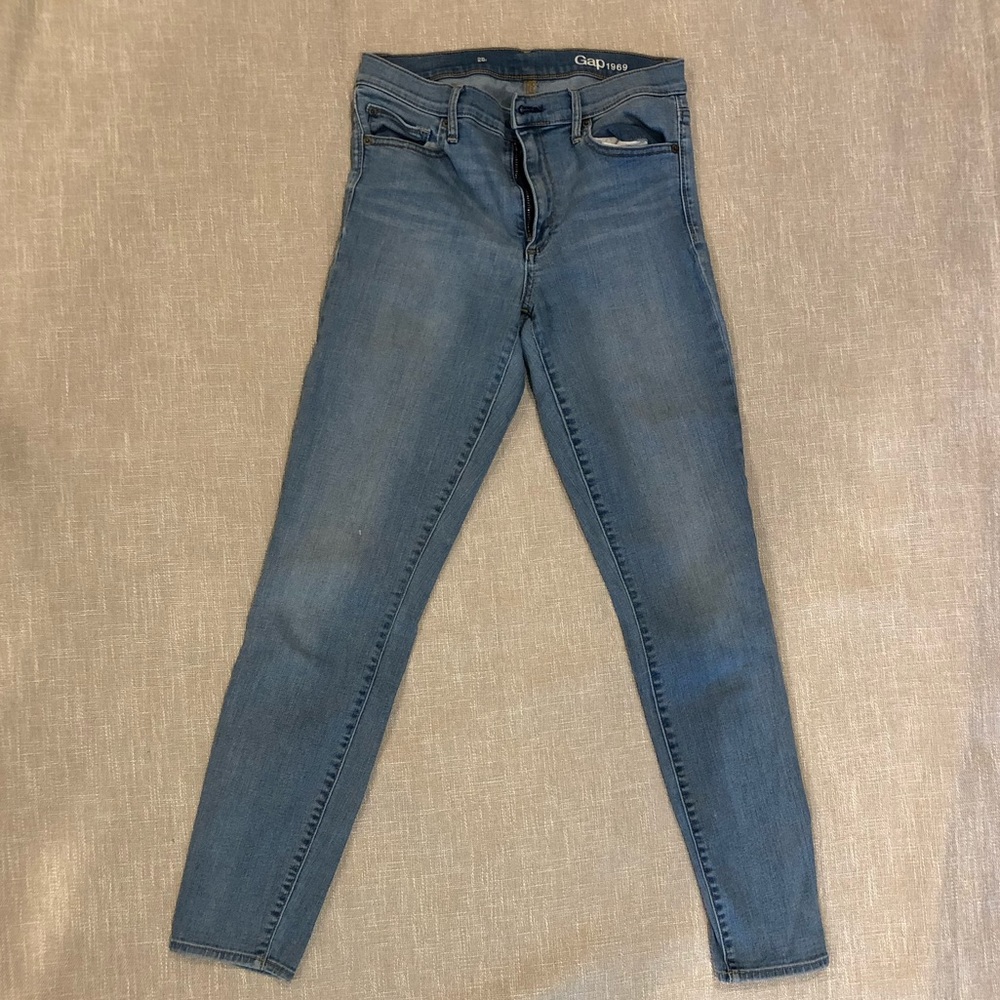 Gap skinny jeans ripped pocket